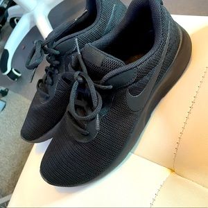 Comfortable Black Nike Sneakers!